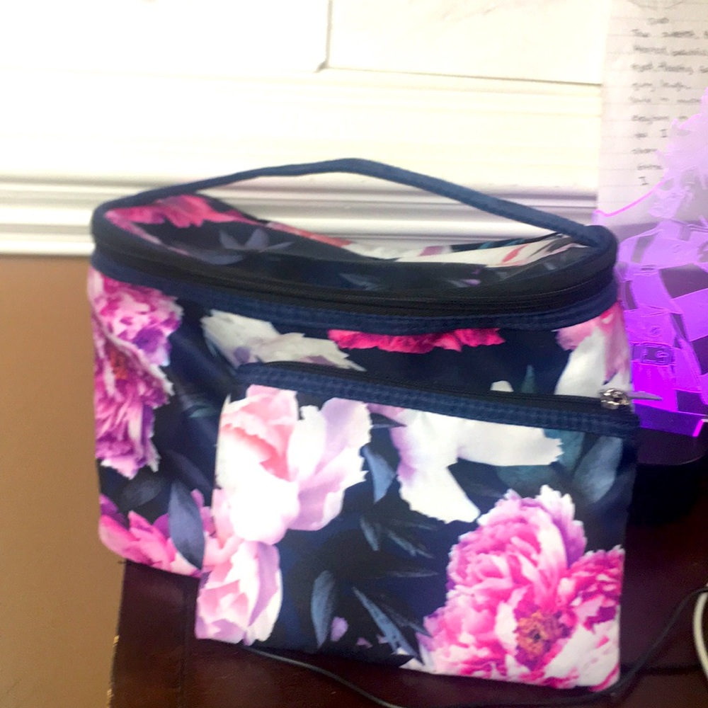 2 makeup bags